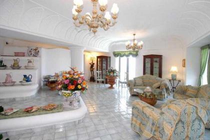 Albergo La Conca Azzurra - image 3