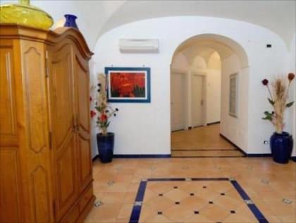 Hotel Bellevue Suite - image 3