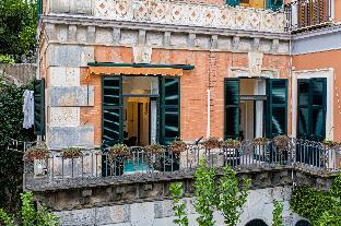 Upscale Central Amalfi Apartment In 19th-century Building - image 2