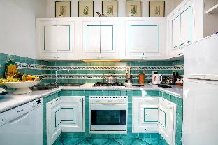 Upscale Central Amalfi Apartment In 19th-century Building - image 6
