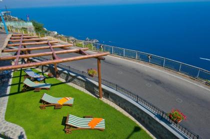 La Mela Blu - image 2