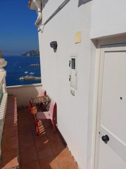 La stanza sul Porto di Amalfi camera piccina piccina con bagno privato - image 17