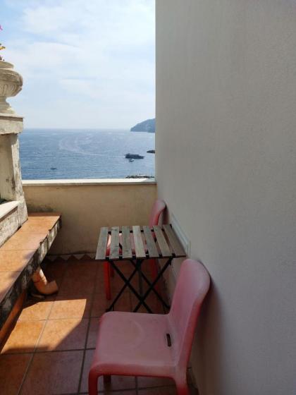 La stanza sul Porto di Amalfi camera piccina piccina con bagno privato - image 18