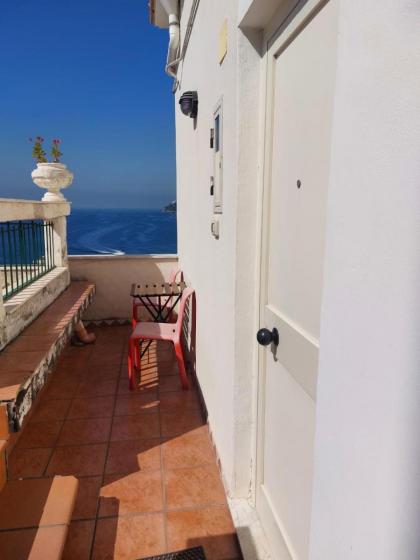 La stanza sul Porto di Amalfi camera piccina piccina con bagno privato - image 19