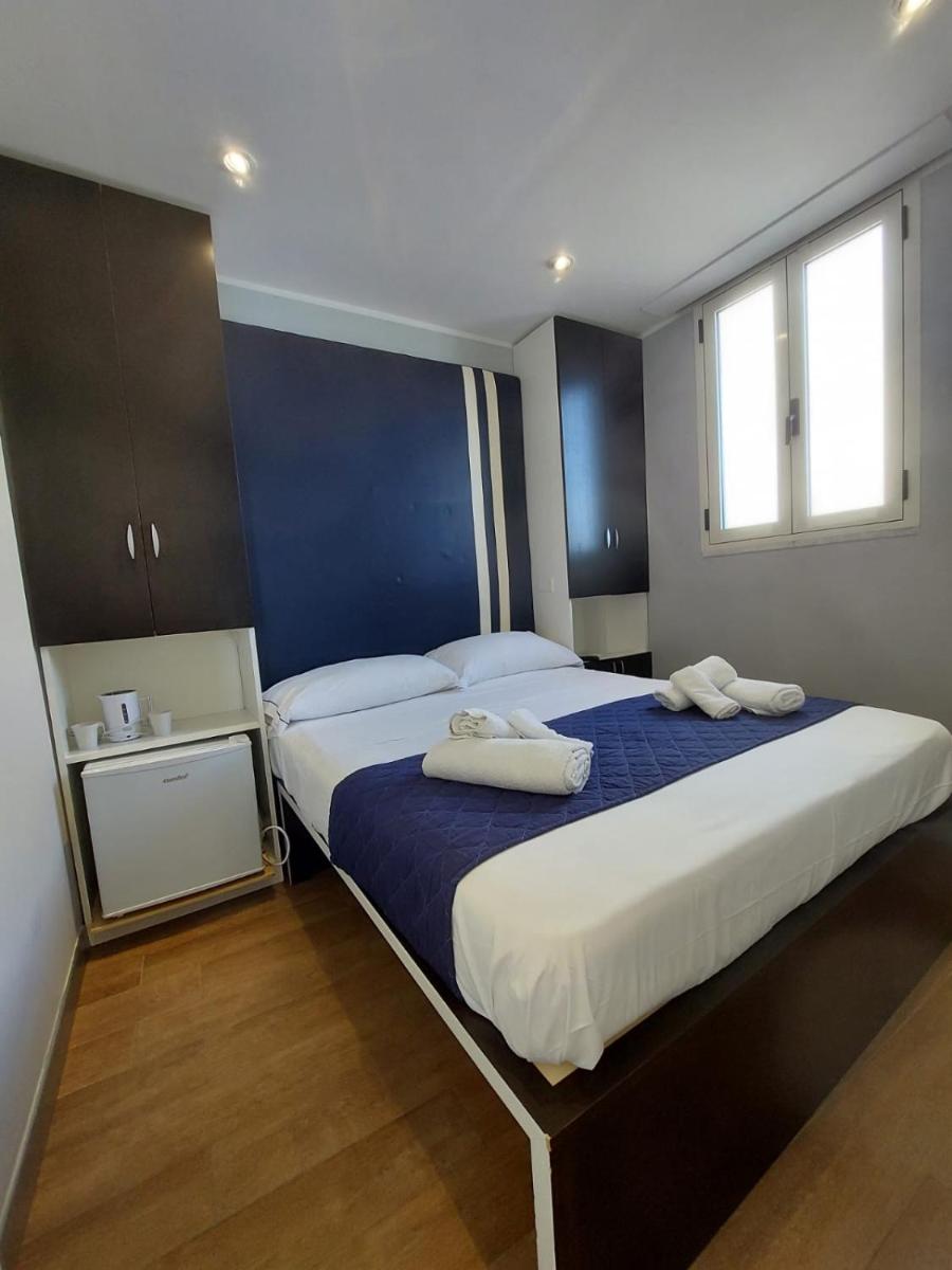 La stanza sul Porto di Amalfi camera piccina piccina con bagno privato - image 2