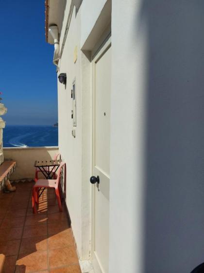 La stanza sul Porto di Amalfi camera piccina piccina con bagno privato - image 20