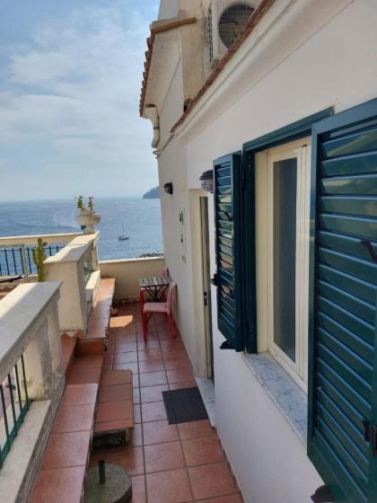 La stanza sul Porto di Amalfi camera piccina piccina con bagno privato - image 7