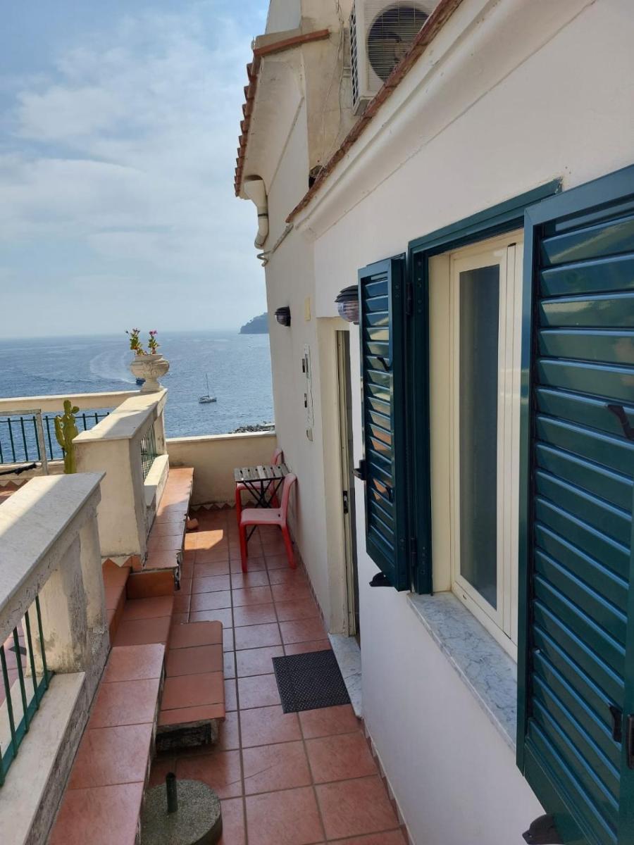 La stanza sul Porto di Amalfi camera piccina piccina con bagno privato - image 7