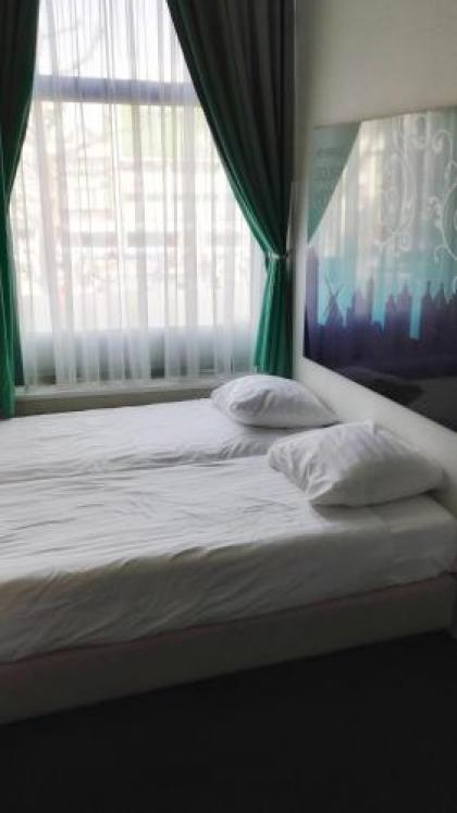 Rembrandt Square Hotel - image 10