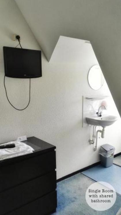 Rembrandt Square Hotel - image 11