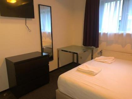 Rembrandt Square Hotel - image 2
