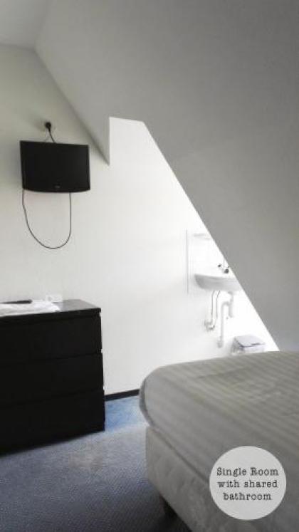 Rembrandt Square Hotel - image 3