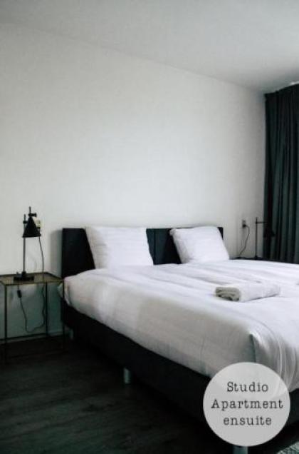 Rembrandt Square Hotel - image 7