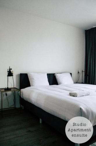 Rembrandt Square Hotel - image 7