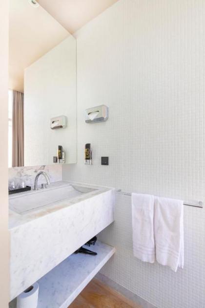 Prestige Hotel - image 2