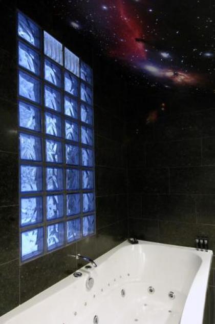Amsterdam Boutique Apartments - image 9