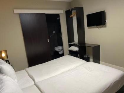 Camp Inn Hotel - image 4