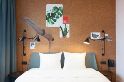 Conscious Hotel The Tire Station - image 12