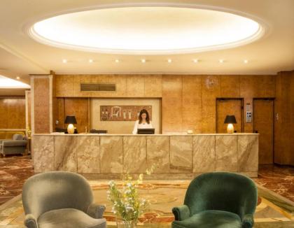 Astor Hotel - image 10