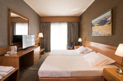Astor Hotel - image 3