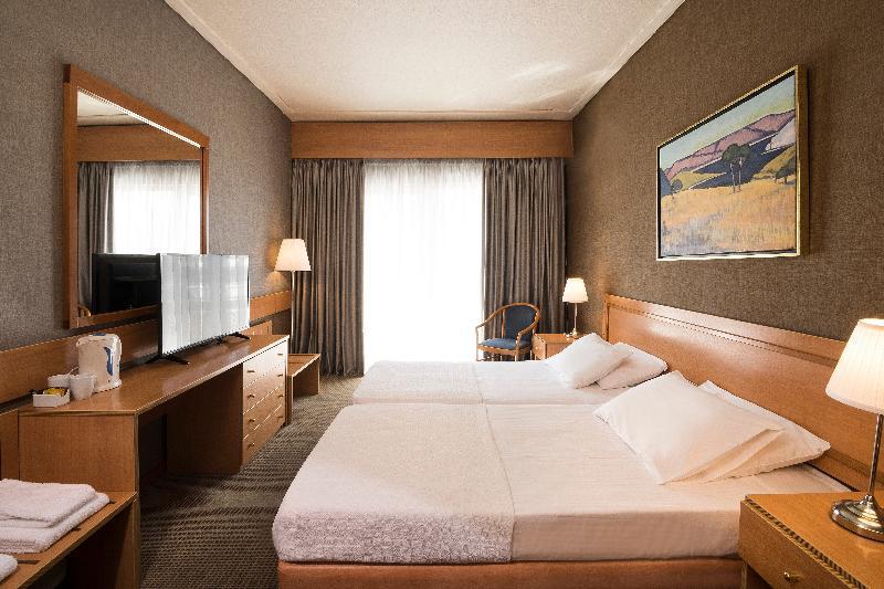 Astor Hotel - image 3