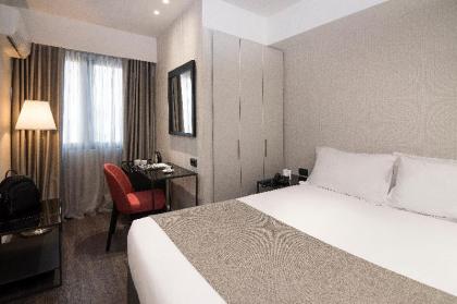 Astor Hotel - image 4