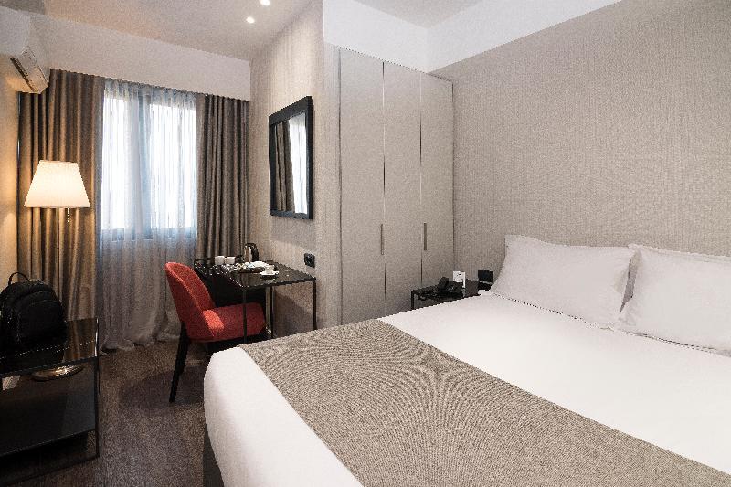 Astor Hotel - image 4