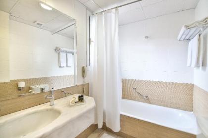 Astor Hotel - image 5