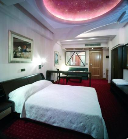 Centrotel Hotel - image 13