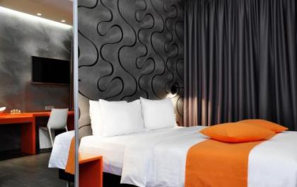 Amazon Hotel - image 9