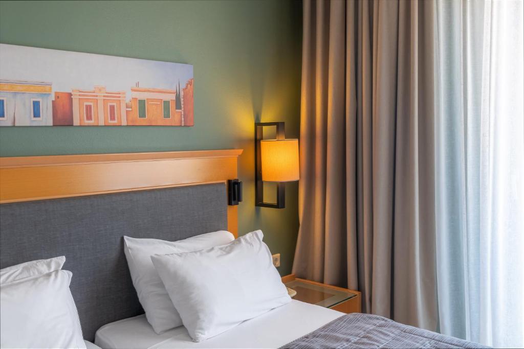 Plaka Hotel - image 5