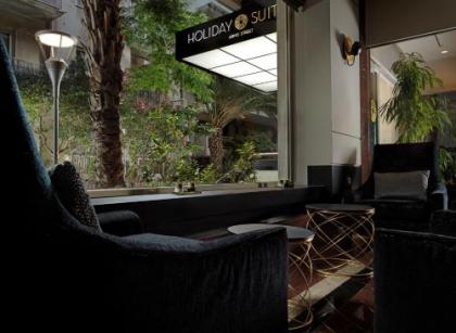 Holiday Suites - image 1