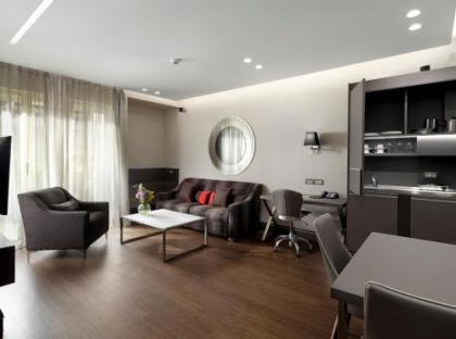 Holiday Suites - image 16