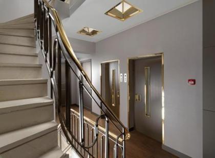 Holiday Suites - image 18