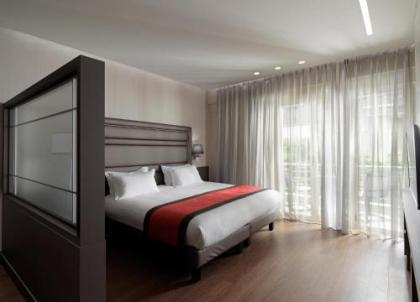 Holiday Suites - image 2