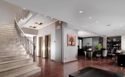 Holiday Suites - image 20