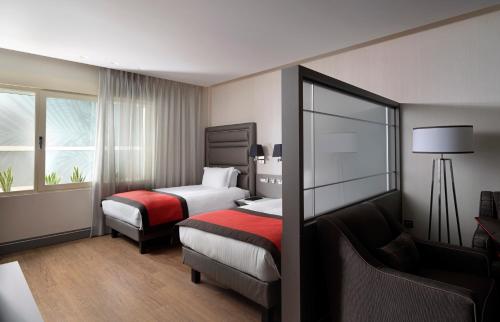 Holiday Suites - image 4