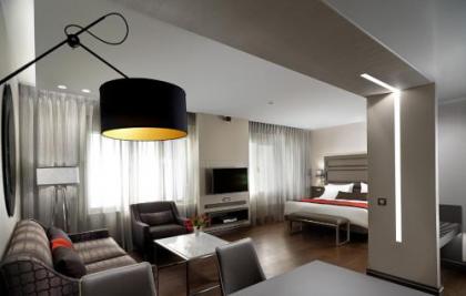 Holiday Suites - image 5