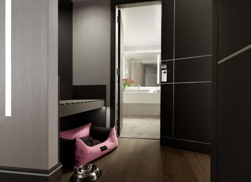 Holiday Suites - image 6