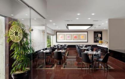 Holiday Suites - image 8
