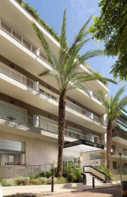 Holiday Suites - image 9