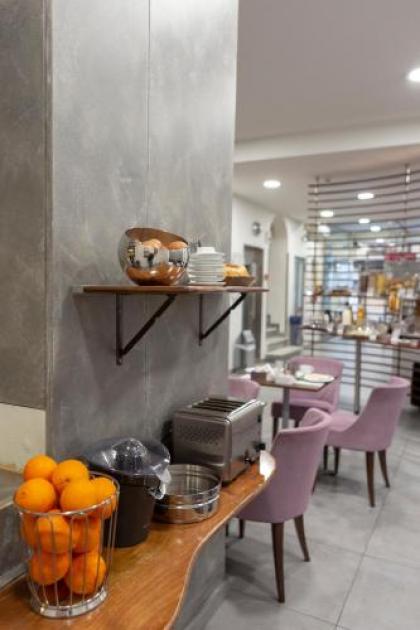 Pan Hotel - image 4