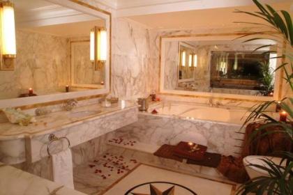 Royal Olympic Hotel - image 18