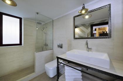 Dryades & Orion Hotel - image 20