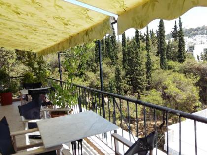 Dryades & Orion Hotel - image 4
