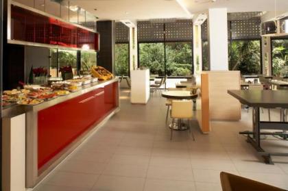 Novotel Athenes - image 12