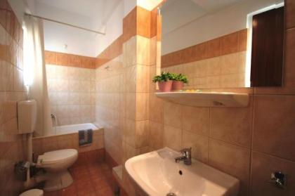 Vienna Hotel - image 18