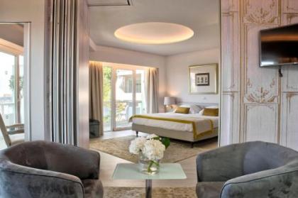 St. George Lycabettus Hotel - image 2
