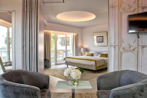 St. George Lycabettus Hotel - image 2