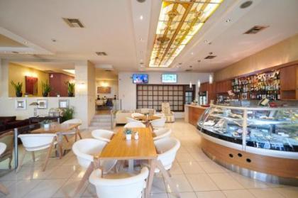 Crystal City Hotel - image 10